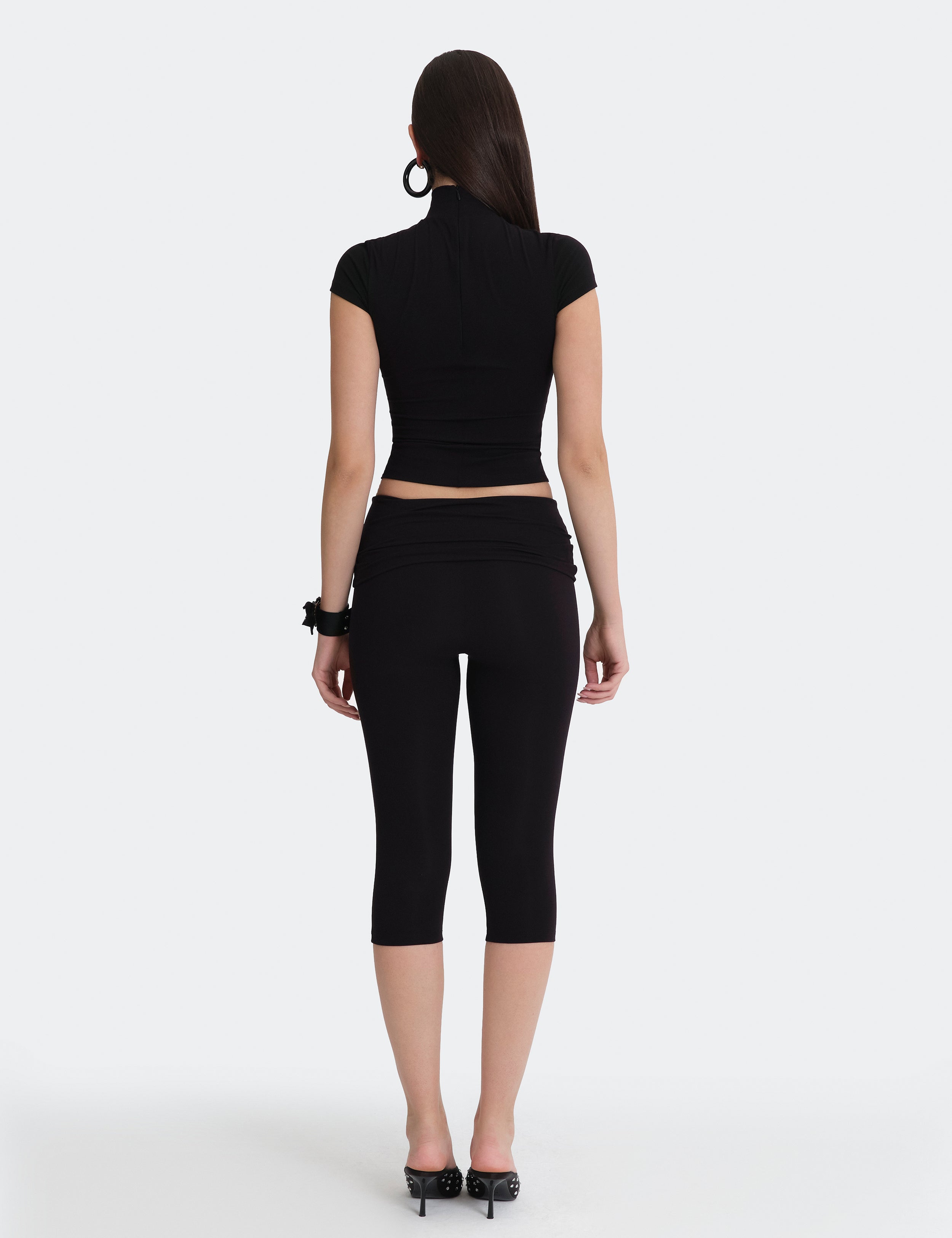 Off-Duty Yoga Capri Pants - Black
